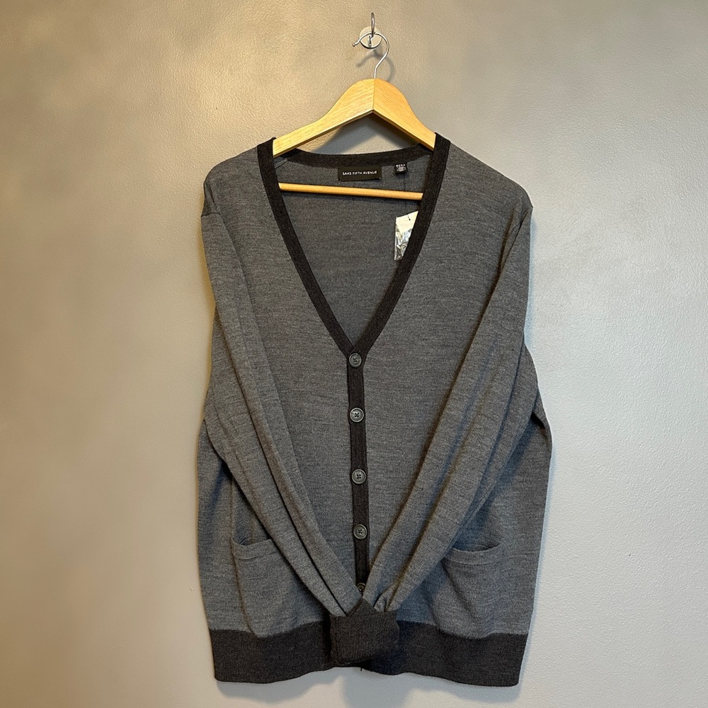 SAKS Unisex Wool Mix Block Buttoned, Pockets Sweater in grays. NWT 1145